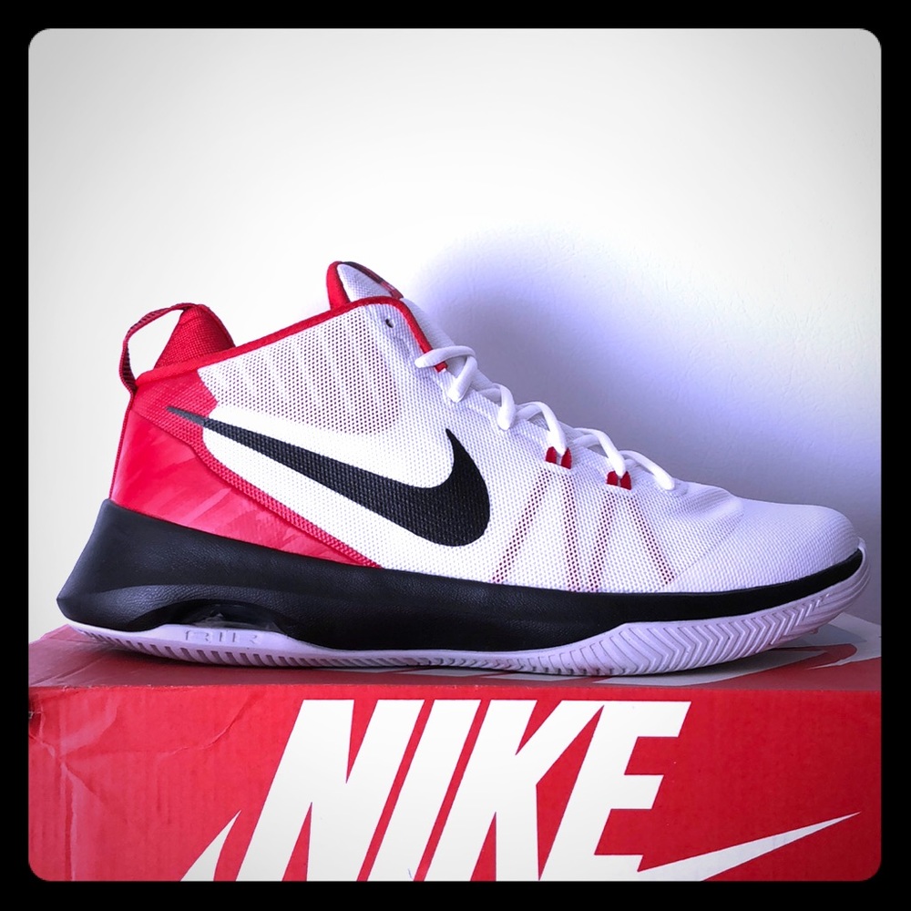 🏵SALE🏵BRAND NEW Nike Air Versatile🏀!!!